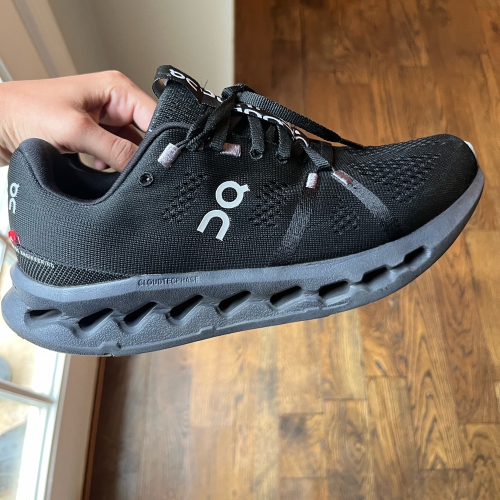 OnCloud Cloudsurfer Women’s 7.5